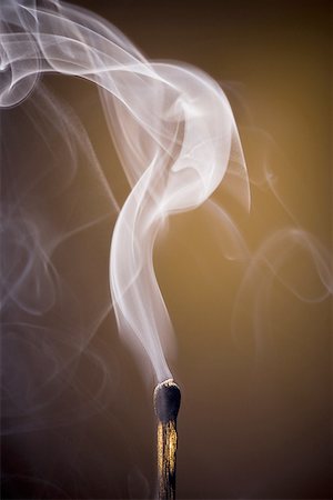 Close-up of a burnt matchstick smoldering Stock Photo - Premium Royalty-Free, Code: 640-01362337