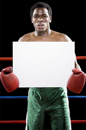 face front man - Portrait of a male boxer holding a blank sign Foto de stock - Sin royalties Premium, Código: 640-01362689