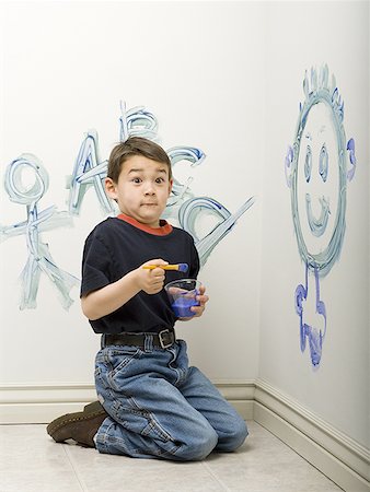 face front man - Portrait of a boy painting on a wall Foto de stock - Sin royalties Premium, Código: 640-01363408