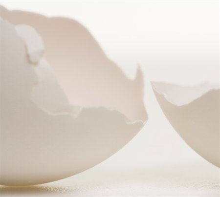simsearch:640-01354413,k - Close-up of a broken egg Foto de stock - Sin royalties Premium, Código: 640-01363848