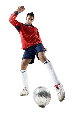 simsearch:640-03256208,k - Ballon de football coups de pied d'homme Photographie de stock - Premium Libres de Droits, Code: 640-01458491