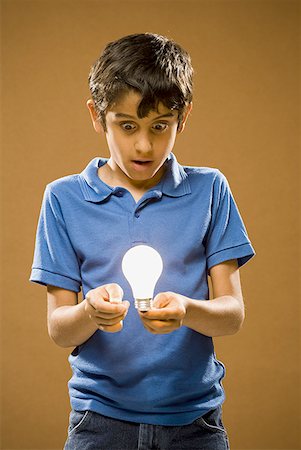 simsearch:640-01362739,k - Boy with lightbulb and wire Stock Photo - Premium Royalty-Free, Code: 640-01575112