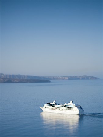 Cruise ship on water Stock Photo - Premium Royalty-Free, Code: 640-01575345