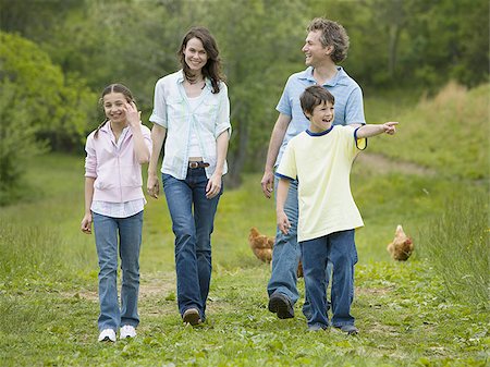 simsearch:640-02767291,k - Family walking in a field Stock Photo - Premium Royalty-Free, Code: 640-02764634
