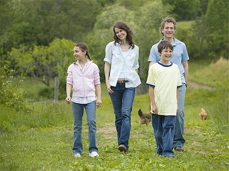 simsearch:640-02767291,k - Family walking in a field Stock Photo - Premium Royalty-Free, Code: 640-02764636