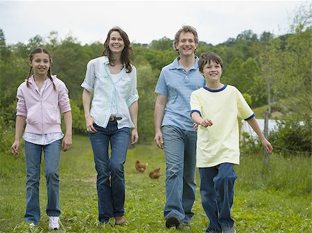 simsearch:640-02767291,k - Family walking in a field Stock Photo - Premium Royalty-Free, Code: 640-02764637