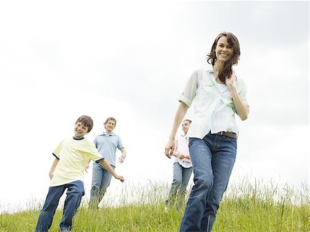 simsearch:640-02767291,k - Low angle view of a woman and a man with their son and daughter in a field Stock Photo - Premium Royalty-Free, Code: 640-02767263