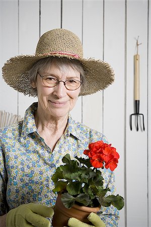 simsearch:640-02768330,k - Portrait of an elderly woman holding a potted plant Stock Photo - Premium Royalty-Free, Code: 640-02767394