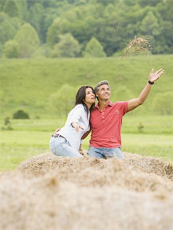 simsearch:640-02767388,k - man and a woman sitting on a hay bale Stock Photo - Premium Royalty-Free, Code: 640-02767538