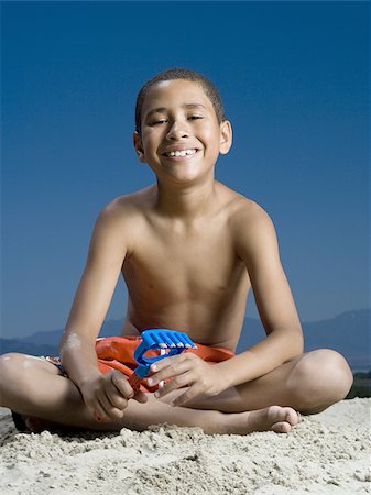 simsearch:625-01748893,k - Portrait of a boy sitting beside a sand castle Stock Photo - Premium Royalty-Free, Code: 640-02767719