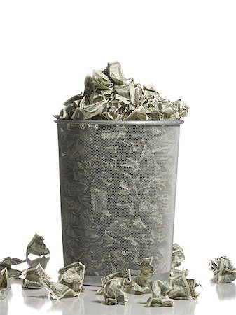Waste paper basket with crumpled money Stock Photo - Premium Royalty-Free, Code: 640-02774588
