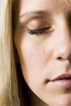 simsearch:695-05780518,k - Close-up of a woman crying Stock Photo - Premium Royalty-Free, Code: 640-02770151