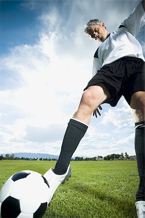simsearch:640-03256208,k - Pleine forme ballon de soccer player Photographie de stock - Premium Libres de Droits, Code: 640-02770261