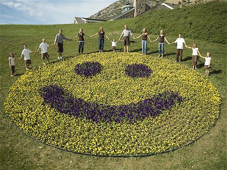 simsearch:640-02951471,k - Large family group on hill with happy face floral display Stock Photo - Premium Royalty-Free, Code: 640-02770348