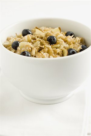 Bowl of cereal with blueberries Stock Photo - Premium Royalty-Free, Code: 640-02773014