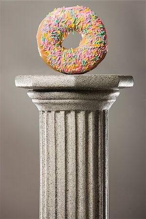 pedestal - donut on a pedestal Stock Photo - Premium Royalty-Free, Code: 640-02947713