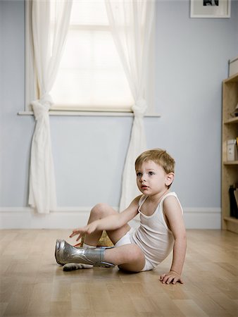 little boy in his room Stock Photo - Premium Royalty-Free, Code: 640-02947896