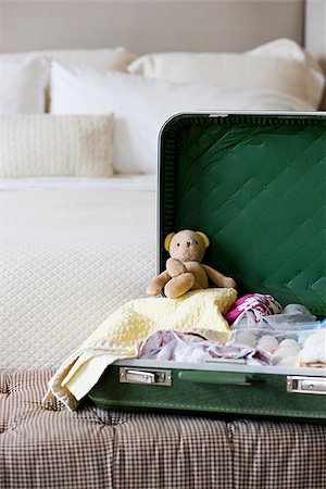 suitcase sitting open on a bed Stock Photo - Premium Royalty-Free, Code: 640-02949779