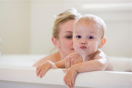 mother and baby taking a bubble bath Stock Photo - Premium Royalty-Free, Code: 640-02949805