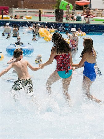 simsearch:640-02951471,k - mother and two children at a waterpark Stock Photo - Premium Royalty-Free, Code: 640-02951720