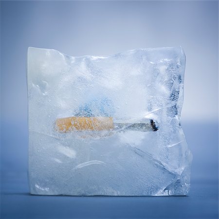cigarette butt frozen in a block of ice Stock Photo - Premium Royalty-Free, Code: 640-02952204