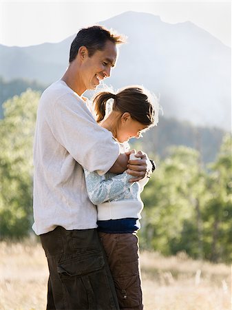 dad camping with his kids Foto de stock - Sin royalties Premium, Código: 640-02952961