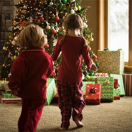 simsearch:640-03260410,k - children running to presents on christmas morning Stock Photo - Premium Royalty-Free, Code: 640-02953171