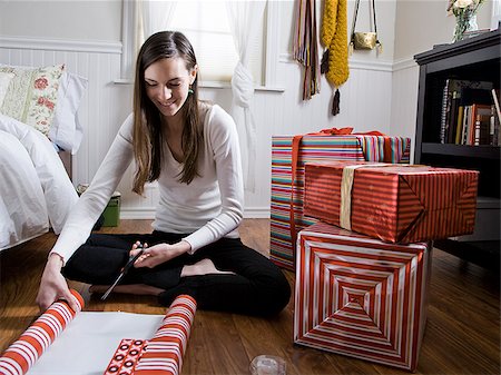 woman sitting on the floor wrapping presents Stock Photo - Premium Royalty-Free, Code: 640-02953257