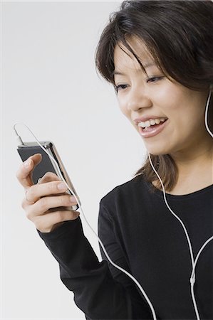 simsearch:640-03265333,k - Woman with mp3 player smiling Stock Photo - Premium Royalty-Free, Code: 640-03255960