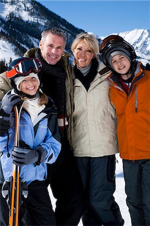 simsearch:640-03263432,k - A family on a snowy mountain Stock Photo - Premium Royalty-Free, Code: 640-03256113