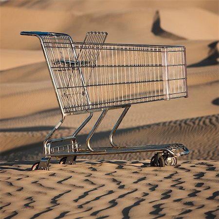 USA, Utah, Little Sahara, abandoned shopping cart on desert Stock Photo - Premium Royalty-Free, Code: 640-03257083