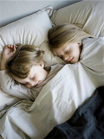 simsearch:640-06963757,k - USA, Utah, Provo, Brother and sister (2-5) lying in bed Stock Photo - Premium Royalty-Free, Code: 640-03257580