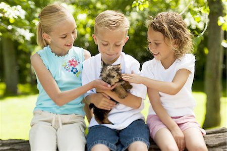 simsearch:640-03263432,k - Three children with small dog Stock Photo - Premium Royalty-Free, Code: 640-03257910