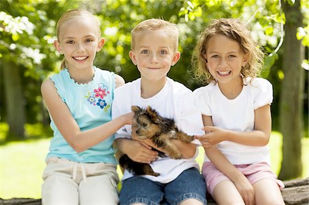 simsearch:640-03263432,k - Three children with small dog Stock Photo - Premium Royalty-Free, Code: 640-03257911