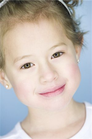 Little girl posing and yawning Stock Photo - Premium Royalty-Free, Code: 640-03258171