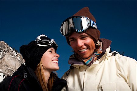 simsearch:640-03264331,k - A couple outside in the snow Stock Photo - Premium Royalty-Free, Code: 640-03264318