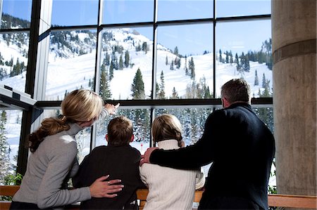 family, hotel - Family visiting at ski resort Stock Photo - Premium Royalty-Free, Code: 640-03264521