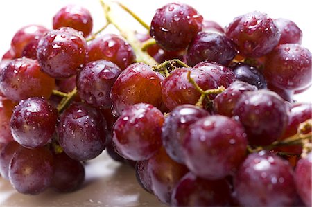 red grape - One bunch of red grapes Stock Photo - Premium Royalty-Free, Code: 640-03265014