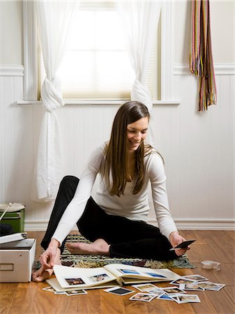 scrapbook - woman sitting on the floor in her room scrapbooking Stock Photo - Premium Royalty-Free, Code: 640-03260438