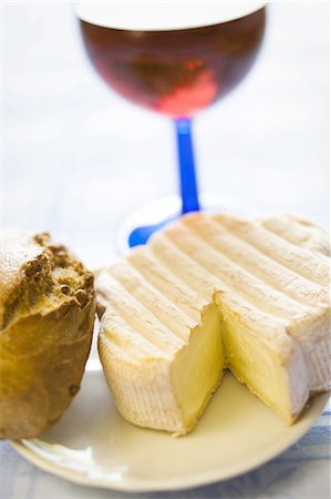 simsearch:640-02770391,k - Cheese and wine Stock Photo - Premium Royalty-Free, Code: 640-03260614