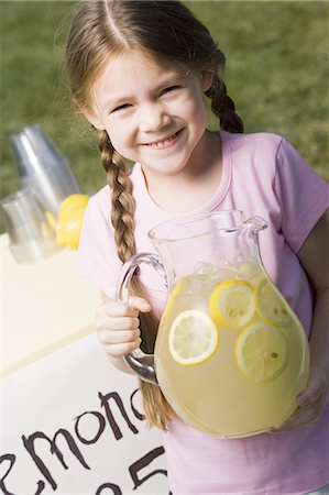 Girl selling lemonade Stock Photo - Premium Royalty-Free, Code: 640-03260995