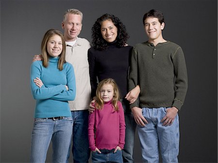simsearch:640-02951471,k - Portrait of a family Stock Photo - Premium Royalty-Free, Code: 640-03262048