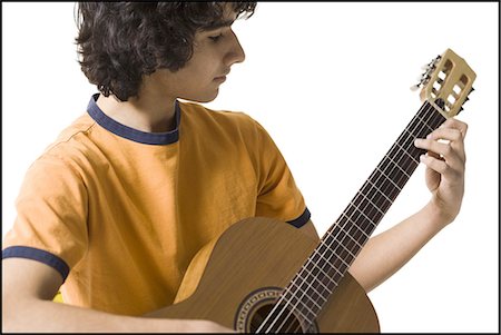 Boy playing the guitar Foto de stock - Sin royalties Premium, Código: 640-03263385