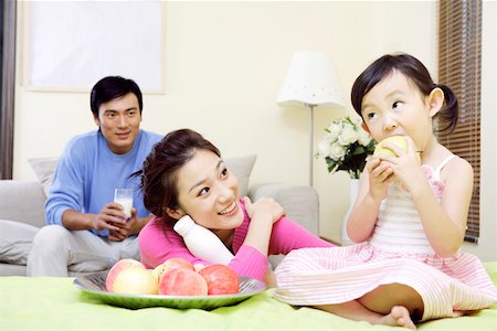 flower for mom asian - Young man and woman with their daughter in the bedroom Stock Photo - Premium Royalty-Free, Code: 642-01734108