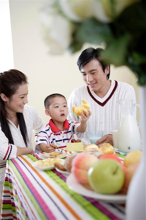 flower for mom asian - Son with father and mother at breakfast table Stock Photo - Premium Royalty-Free, Code: 642-01734249
