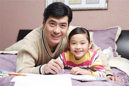 pencil painting pictures images kids - Father and daughter painting on paper in bedroom, smiling, portrait Stock Photo - Premium Royalty-Free, Code: 642-01735275