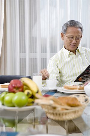 simsearch:642-02005954,k - a reading old man taking breakfast Stock Photo - Premium Royalty-Free, Code: 642-02005937