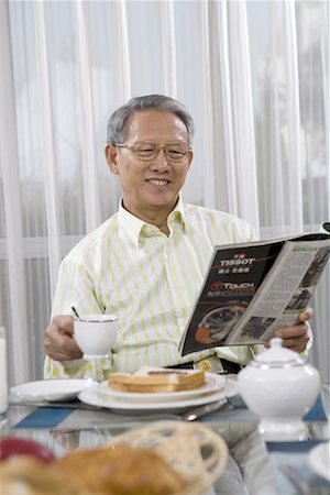 simsearch:642-02005954,k - a reading old man taking breakfast Stock Photo - Premium Royalty-Free, Code: 642-02005938