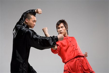 two men practicing Chinese Kungfu Foto de stock - Sin royalties Premium, Código: 642-02006376