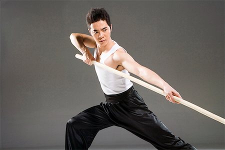 a man practicing a Chinese stick Foto de stock - Sin royalties Premium, Código: 642-02006446
